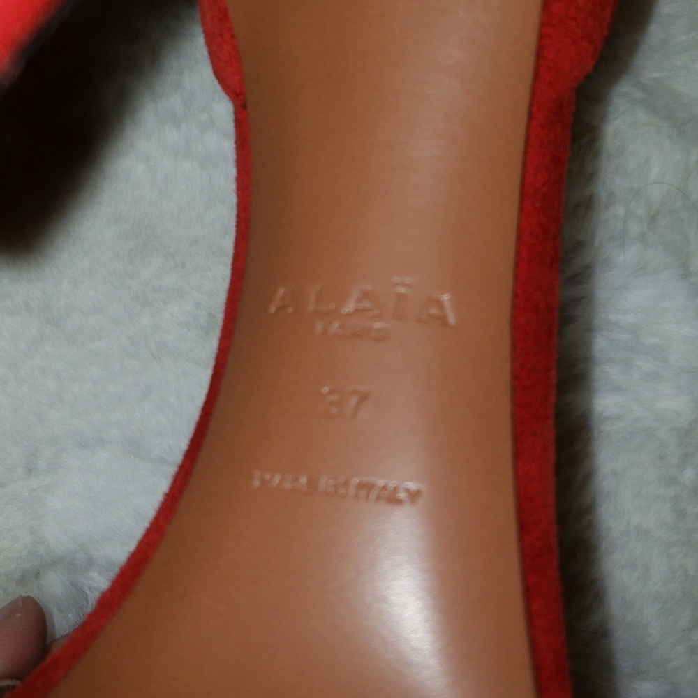 red suede high heels - Picture 5 of 7
